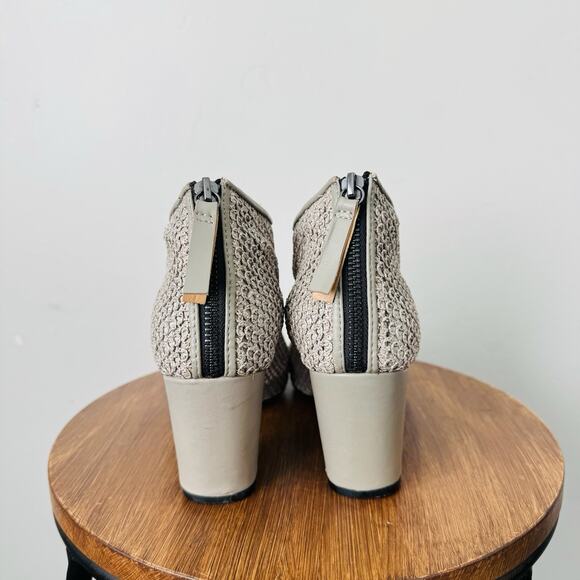 All Black Gray Woven Knit Heeled Ankle Boots Women’s Size 7.5 - Picture 5 of 10